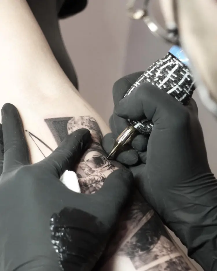 tattooer_amu