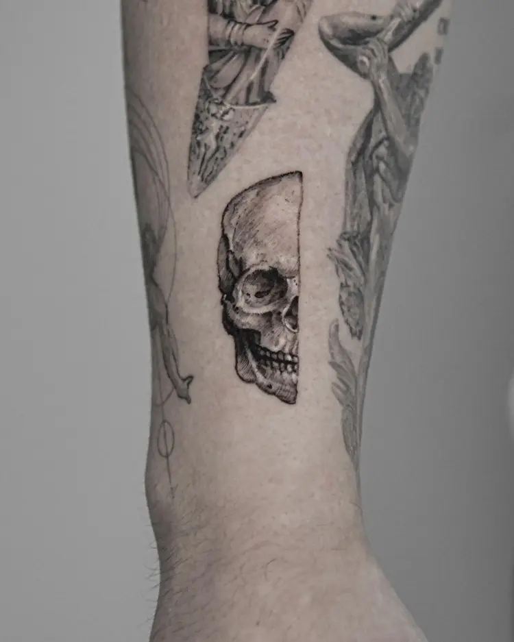 tattooer_amu