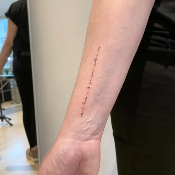 선, Lettering, 영원, 단어, 용기, 치유, 희망, 강인함, 회복력, 자유, 정의, 지혜, 희생, 노리개, 비대칭, 초현실