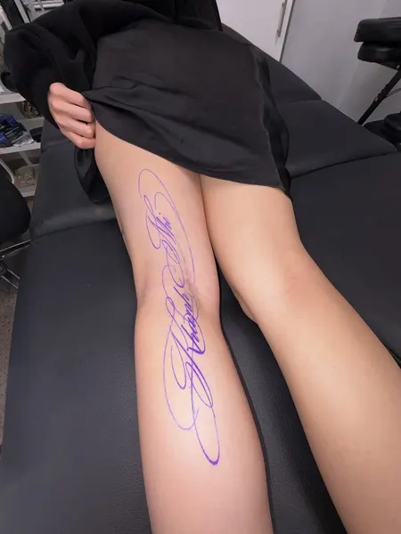 Lettering, 서명