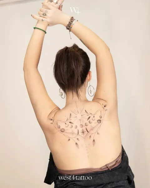 Flower, 댄서, 해태, 게이샤, 실루엣, 커버업, 그래피티, 보디수트, 이레즈미, 등 전체 타투, 부채, 연꽃, 천사, 한글, 함사, 다루마, 조개껍데기, 천사 날개