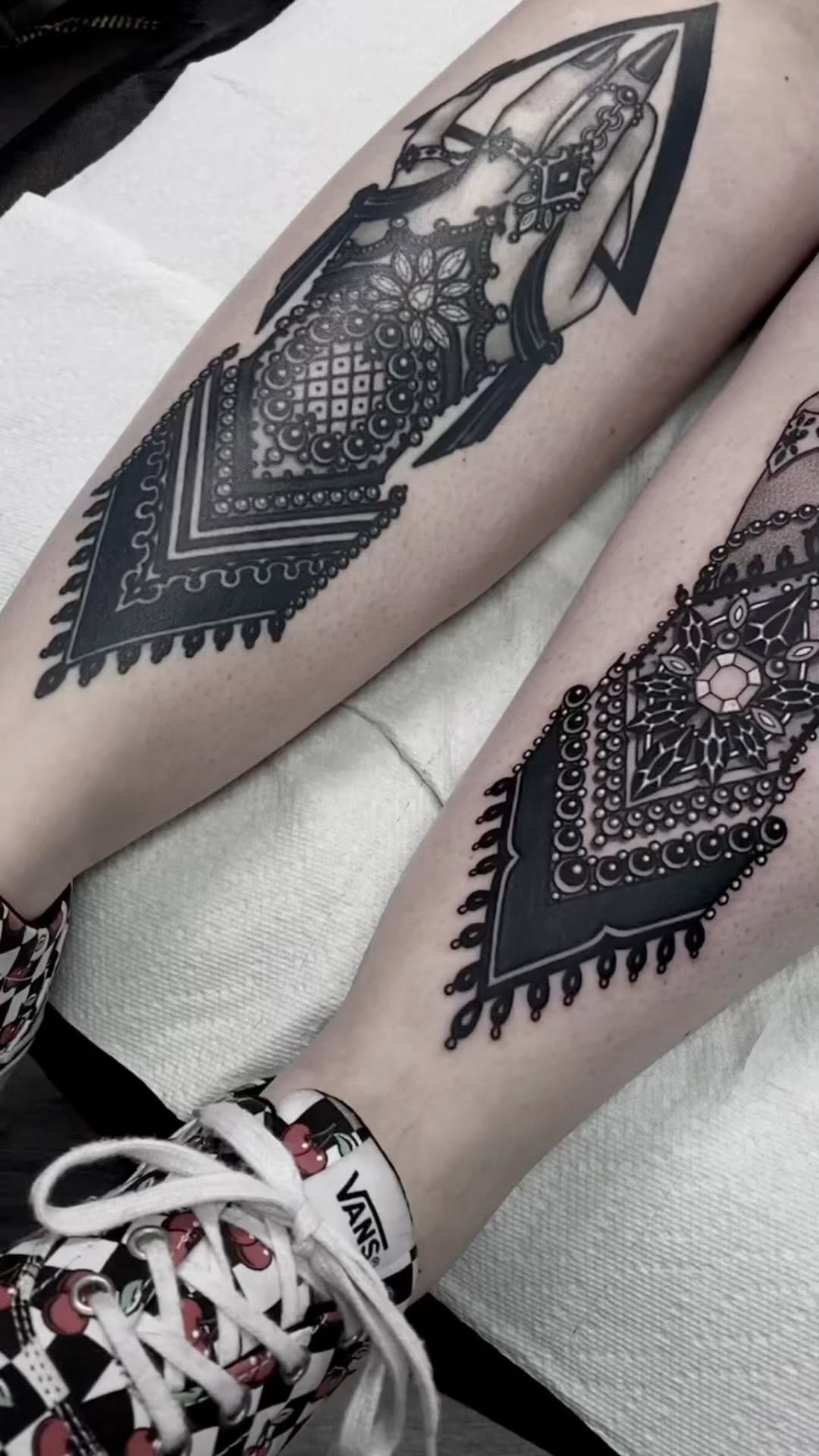 black_casket
