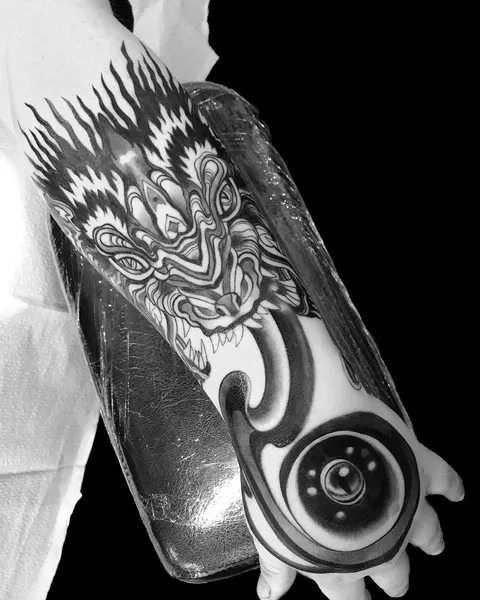 Full Circle Tattoo