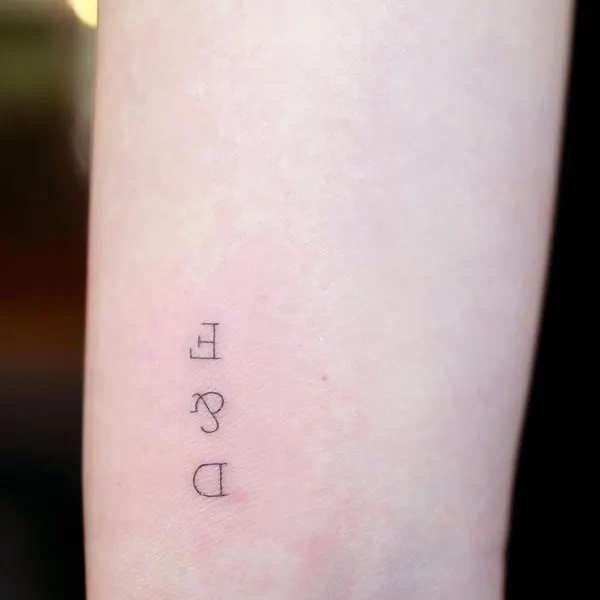 선, Lettering, 개미, 발찌, 밴드, 숫자, 펜, 날짜, 단어, 단청, 오니, 좌표, 지혜, 한글, 한야, 해태, 희망, 물망초, 삭얀트, 삼족오, 손글씨, 암밴드, 스크립트, 로마 숫자, 문장, 서명, 열쇠, 양면성, 생년월일, 출생년도, 황소자리