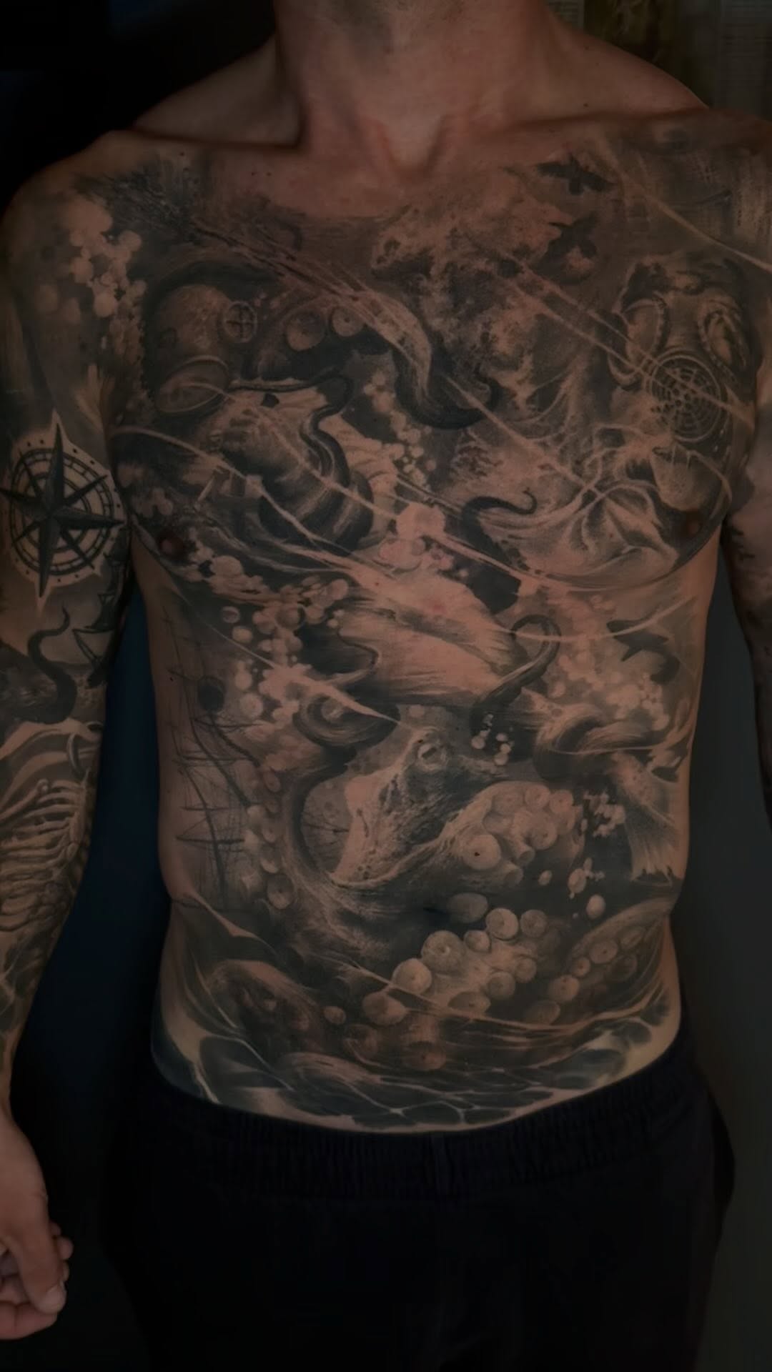 디테일, 연기 배경