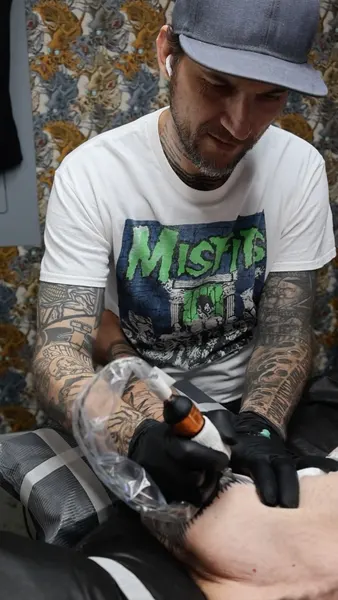 Full Circle Tattoo