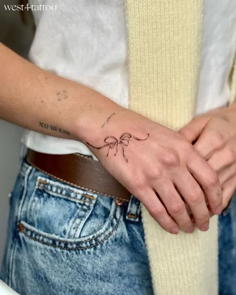 Flower, Lettering, 영원, 우정, 평화, 한글, 우정 타투, 작은 타투, 멘디, 사랑, 함사, 동백꽃, 암밴드, 양면성, 처녀자리, 천칭자리, 기념 타투, Mini