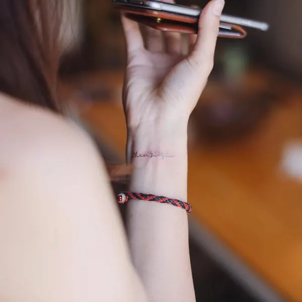 Mini, Lettering