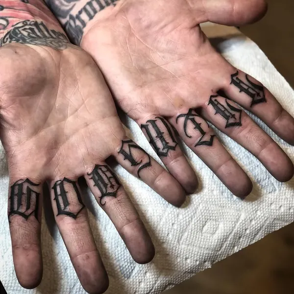 손, Lettering
