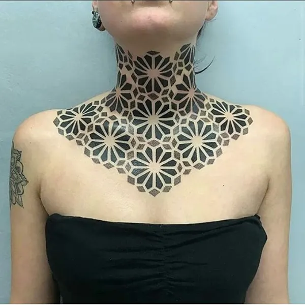 대칭, 장식, 패턴, 보디수트, 오너멘탈, 패치워크, 만다라 문양, 사찰 문양, 연꽃 문양, 전통 매듭, 파도 문양, 한국 문양, 대칭 디자인, 신성 기하학, 구름 문양