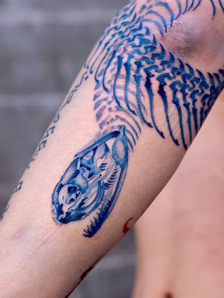 Dragon, 파도 문양