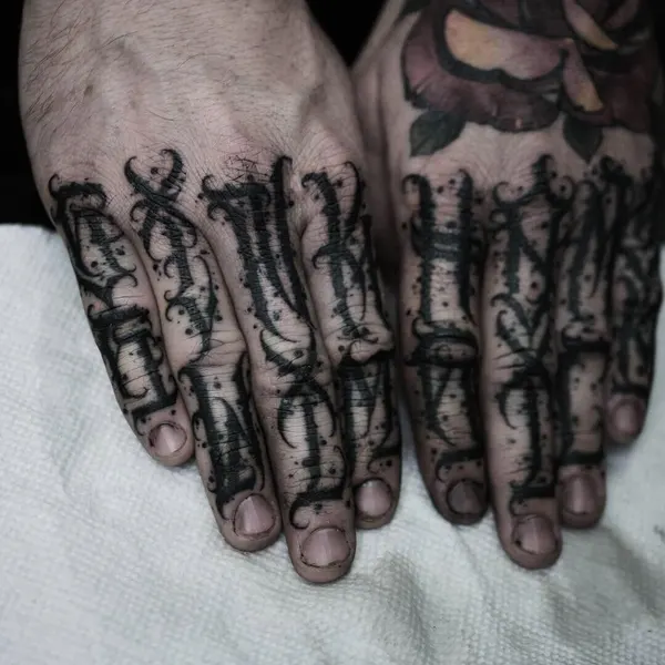 손, Lettering