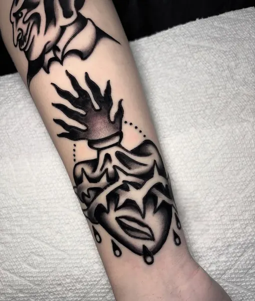 Full Circle Tattoo