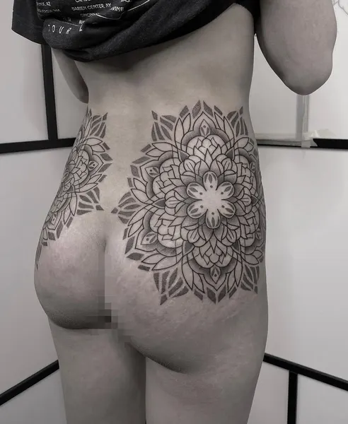 Full Circle Tattoo