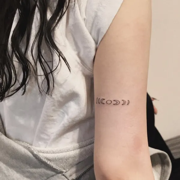 달, 일식, 초승달