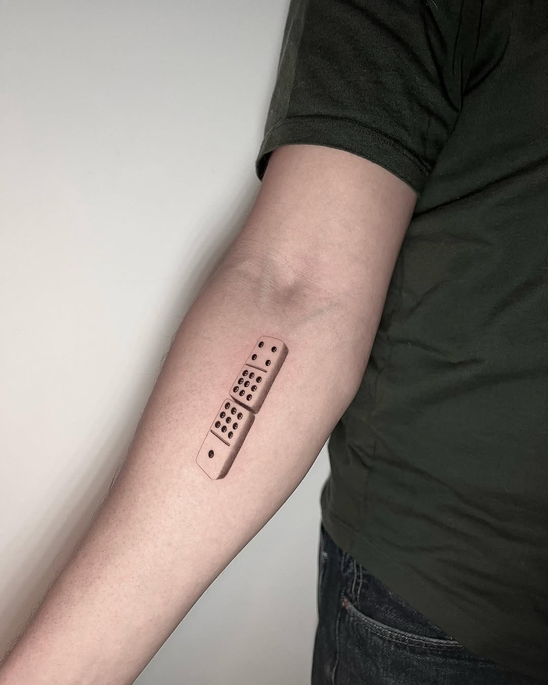 점, 펜, 힘, 열쇠, 게임, 지네, 그래픽, 미니멀, 삼족오, 주사위, 초현실, 테두리, 미니멀 레터링, 뇌신