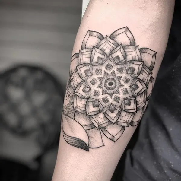 Full Circle Tattoo