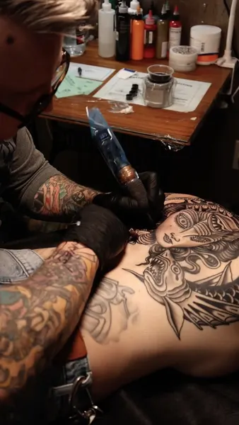 Full Circle Tattoo