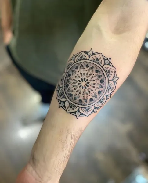 Full Circle Tattoo