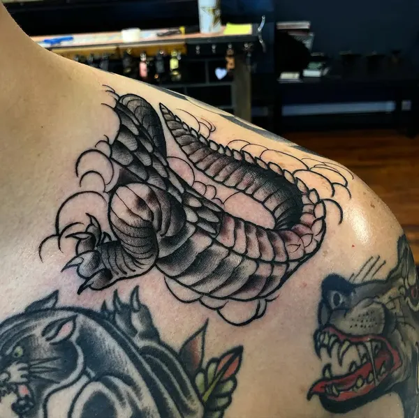 Dragon, 악어