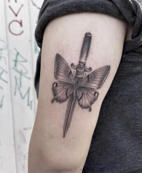 Full Circle Tattoo