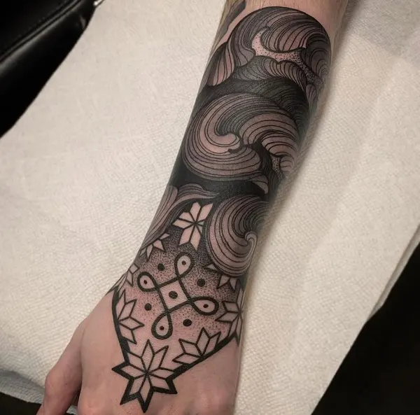 Full Circle Tattoo
