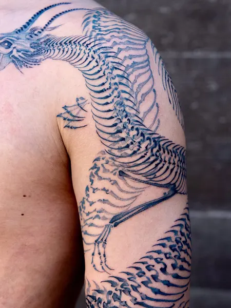 Dragon, 파도 문양