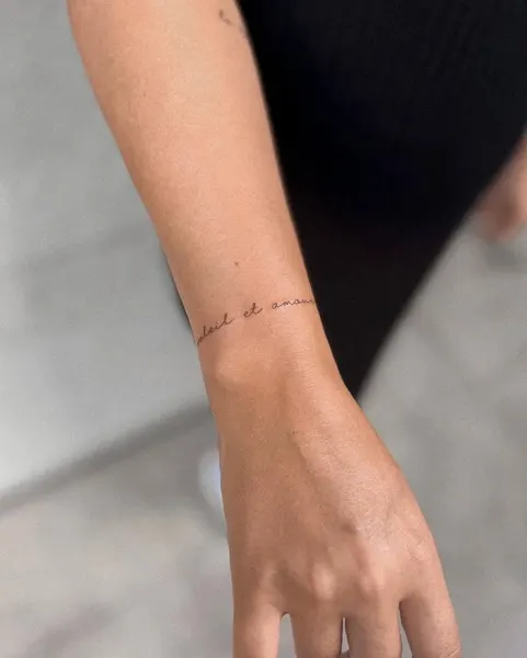 Lettering, 체인, 보호 상징