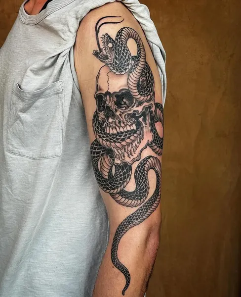 Full Circle Tattoo