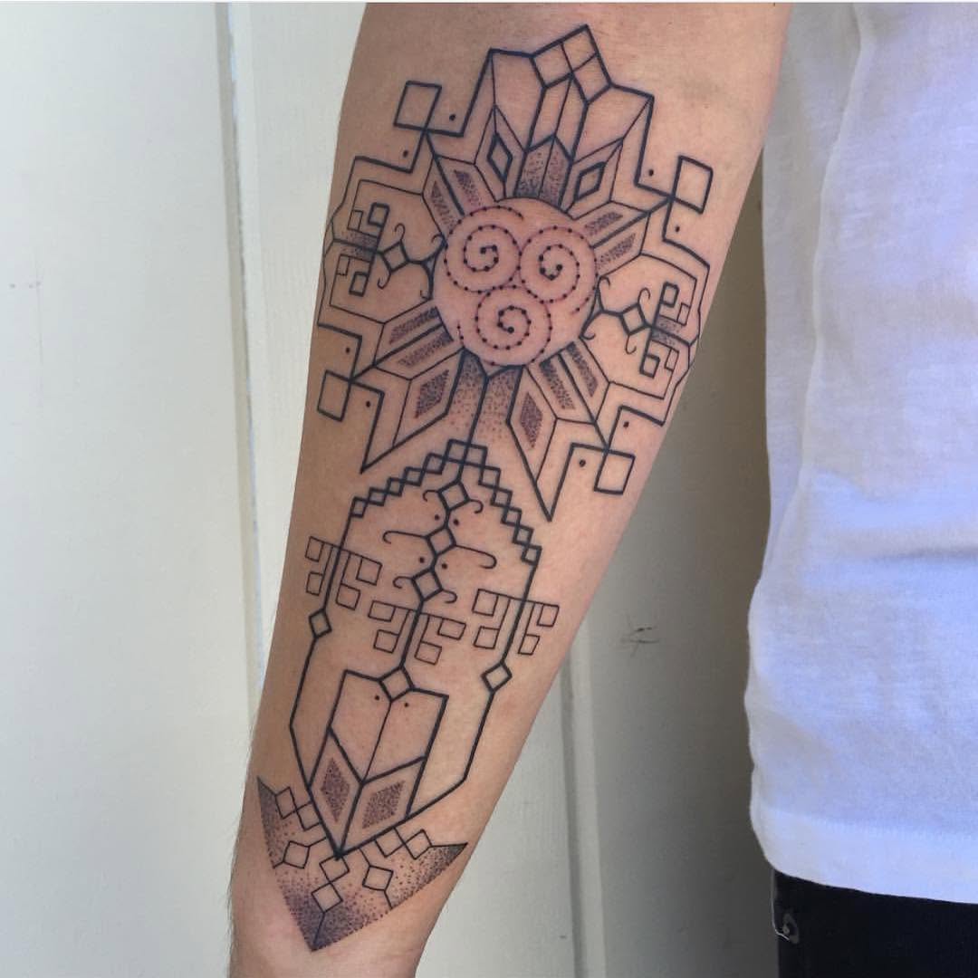 Full Circle Tattoo
