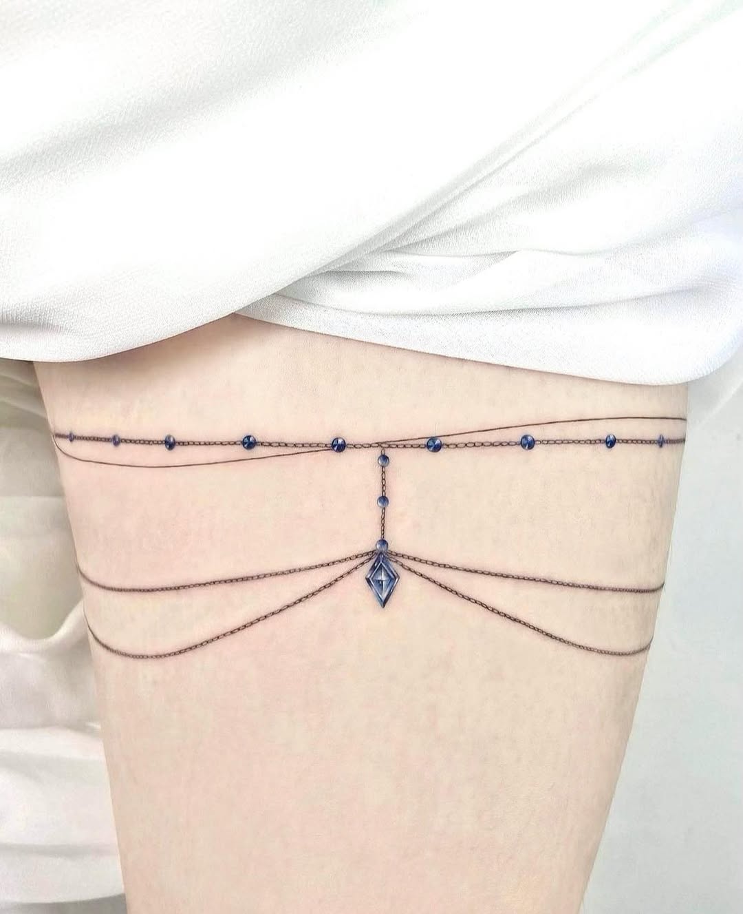 바늘, 번개, 선, 리본, 체인, 주얼리, 가시철사, 지네, 비대칭, 암밴드, 테두리, 활과 화살