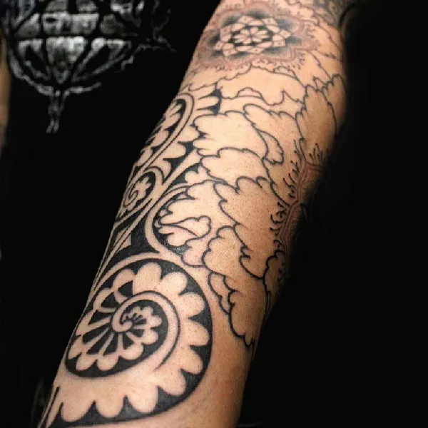 Full Circle Tattoo