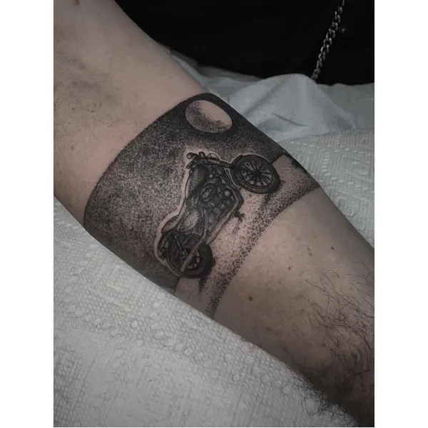 Full Circle Tattoo