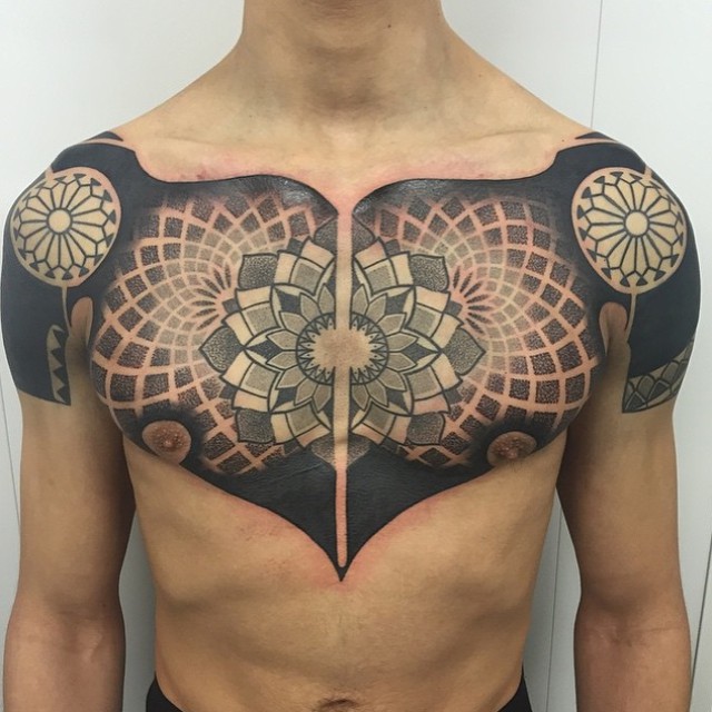 대칭, 가슴 타투, 사찰 문양, 연꽃 문양, 한국 문양, 대칭 디자인, 패치워크, 만다라 문양, 심장 해부도