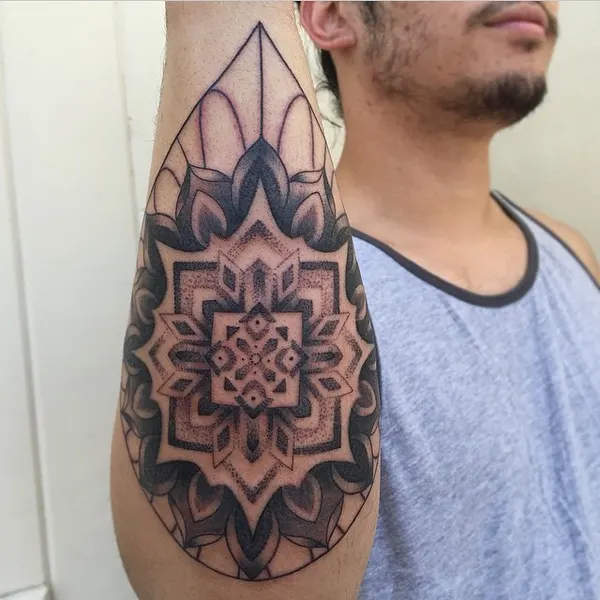 Full Circle Tattoo