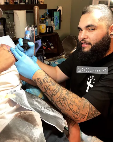 Full Circle Tattoo