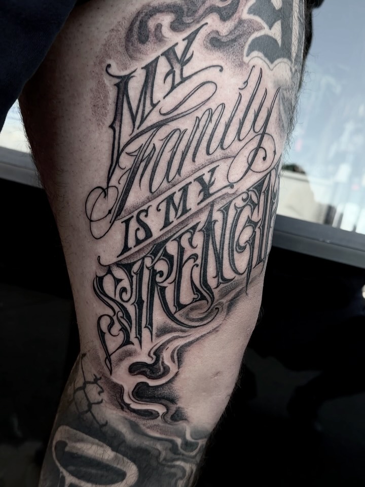 Lettering, 강인함, 가족 이름, 고딕 레터링, 올드 잉글리시, 가족 타투