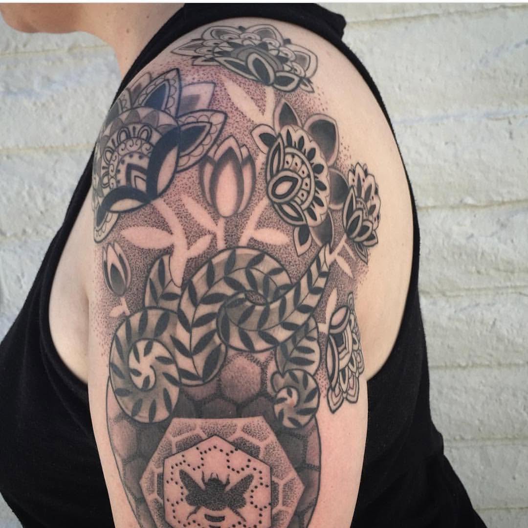 Full Circle Tattoo