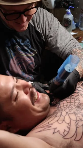 Full Circle Tattoo