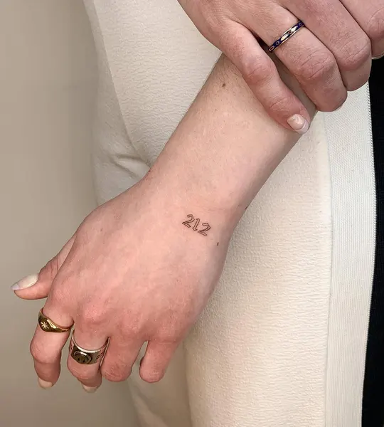 옴, Lettering, 숫자, 열쇠, 날짜, 좌표, 이니셜, 주얼리, 생년월일, 로마 숫자, 소년, 체인, 해태, 삼족오, 주사위, 천칭자리, 출생년도, 황소자리, 쌍둥이자리, 아랍어 레터링