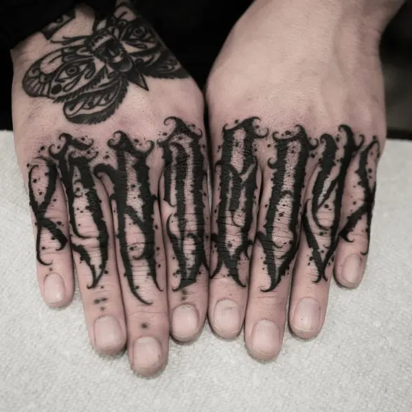 손, Lettering