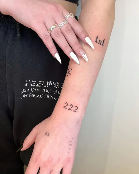 Lettering, 숫자, 날짜, 좌표, 생년월일, 출생년도, 성경 구절, 추모 문구, 로마 숫자