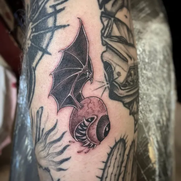 Dragon, 박쥐