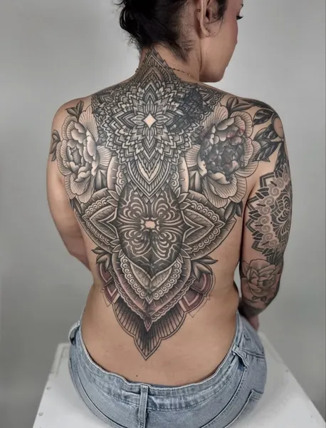 Full Circle Tattoo
