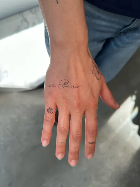 Lettering, 여권