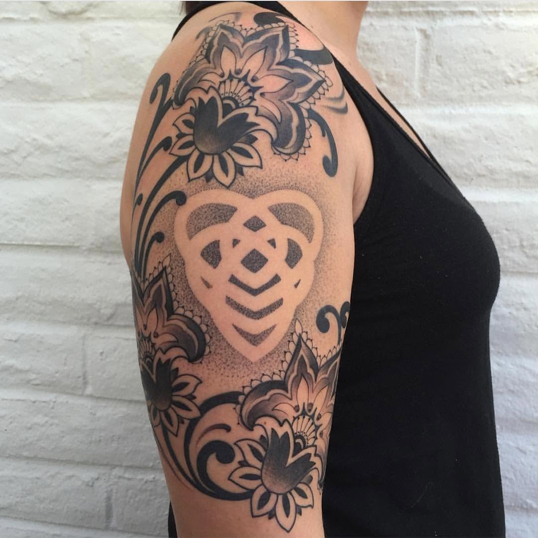 Full Circle Tattoo