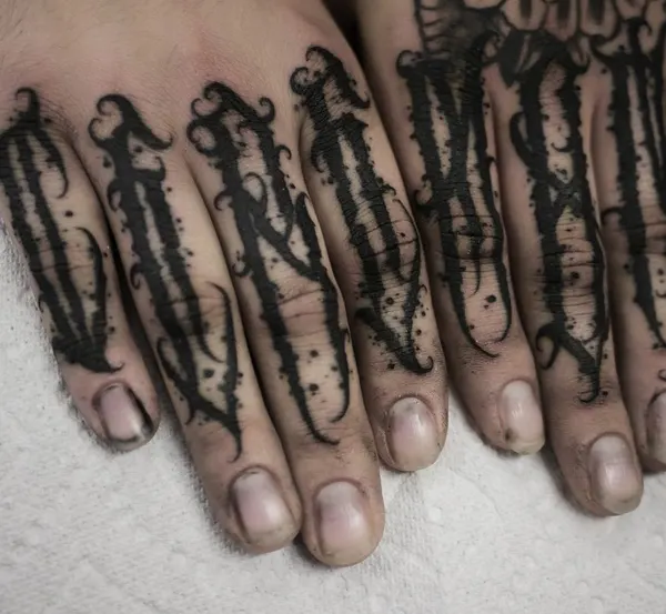 손, Lettering