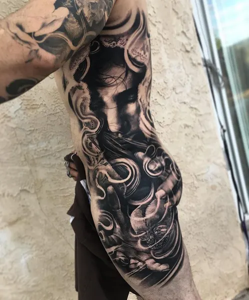 Full Circle Tattoo