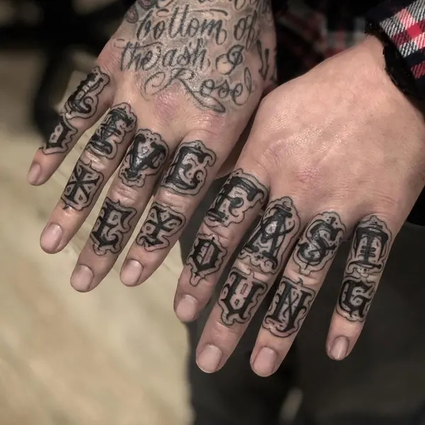 손, Lettering