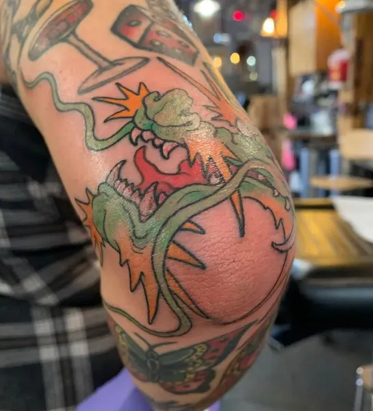 Full Circle Tattoo